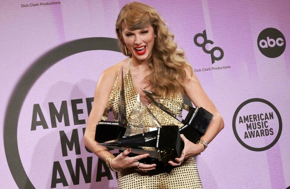 AMERICAN MUSIC AWARDS: Taylor Wins Big